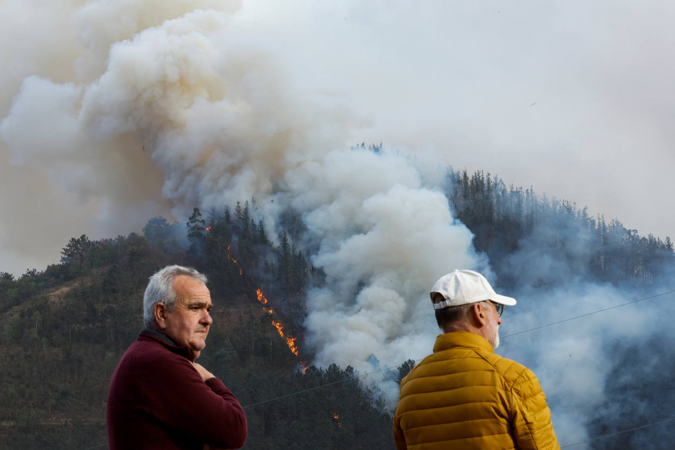 El fuego devasta Asturias