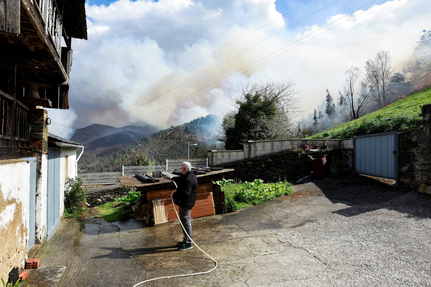 El fuego devasta Asturias