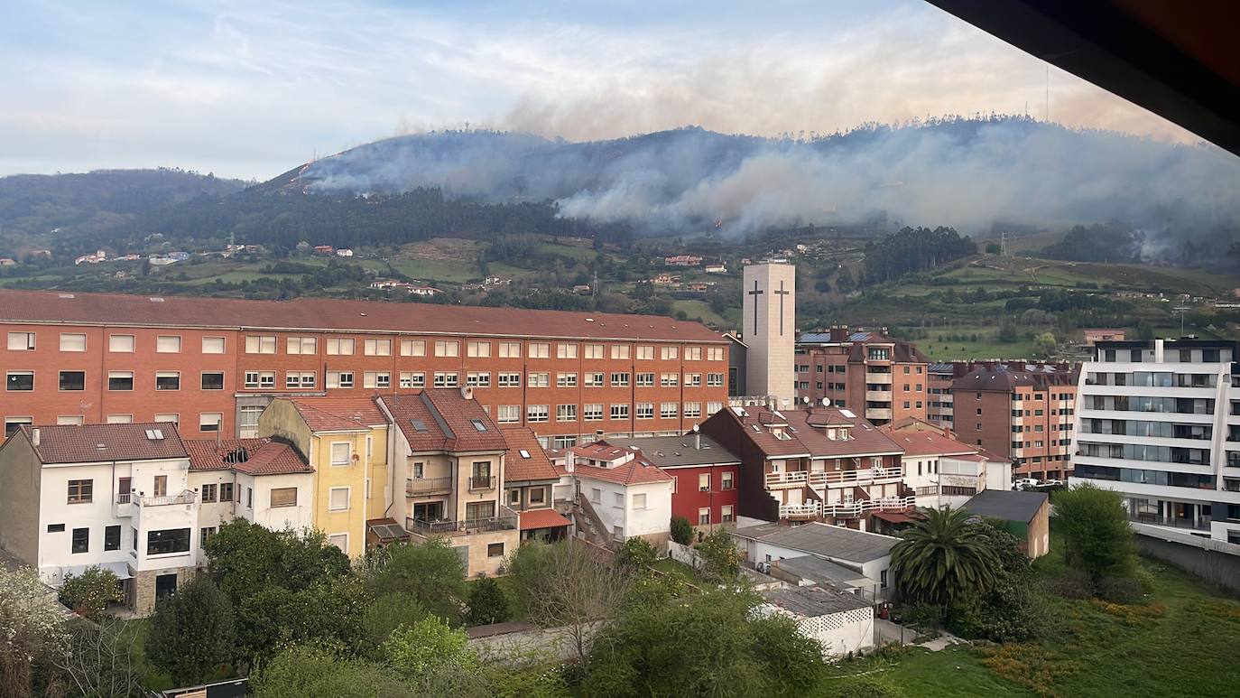 El fuego devora el Naranco