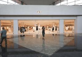 La tienda de Zara en Parque Principado abrió ayer sus puertas tras las obras de ampliación.