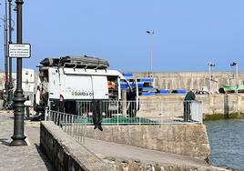 Los buzos de la Guardia Civil fueron los encargados de recuperar el cadáver.