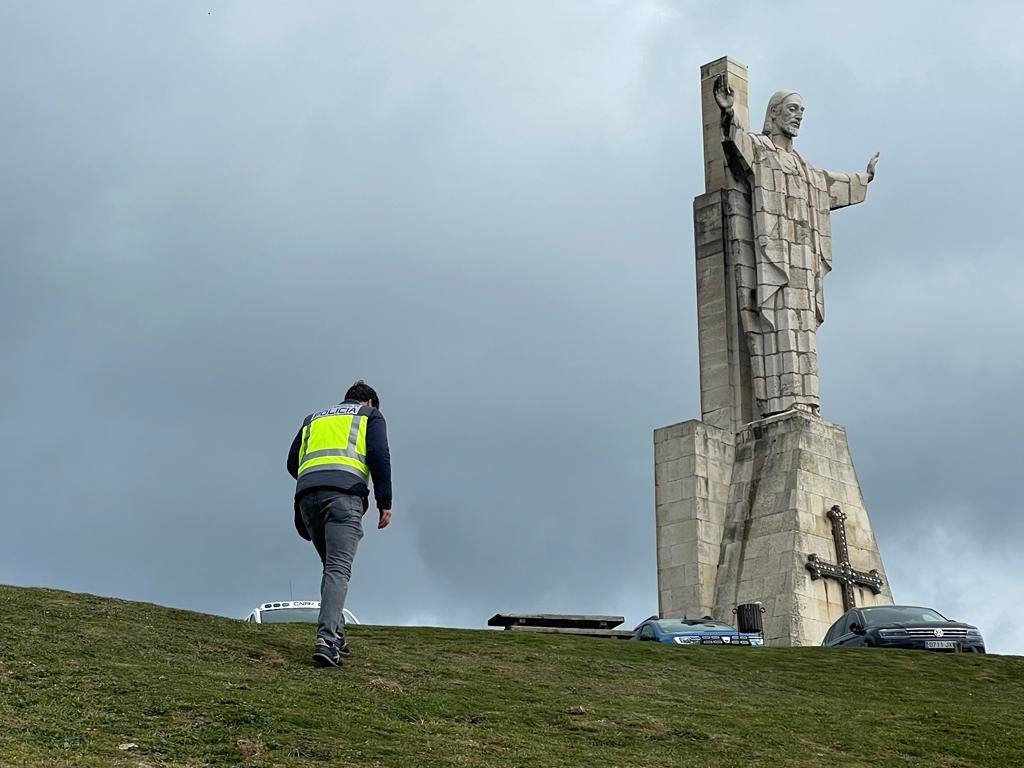 La Policía inicia la investigación en el Naranco con drones y helicópteros