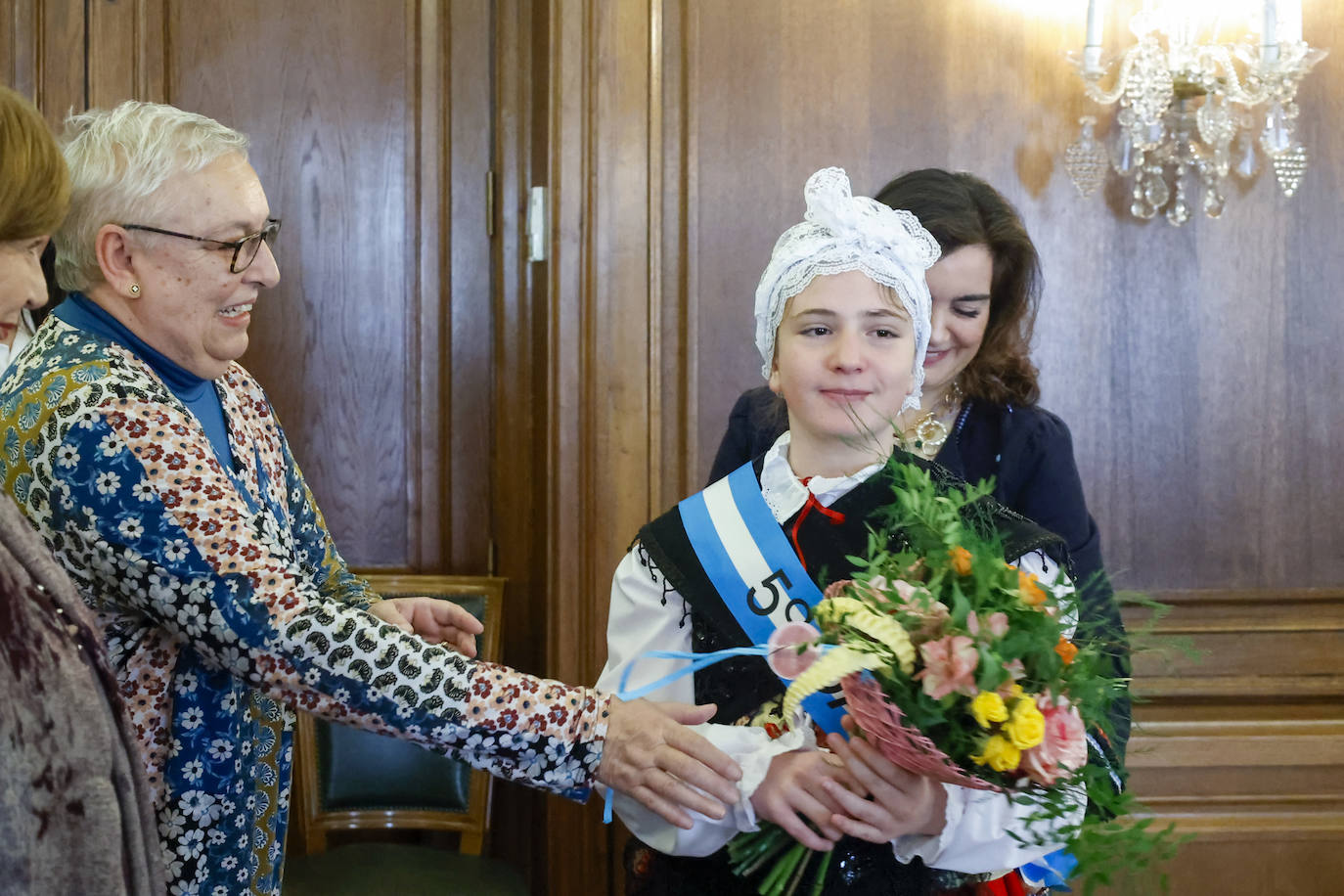 Imposición de bandas a la Xana, Xanina y damas