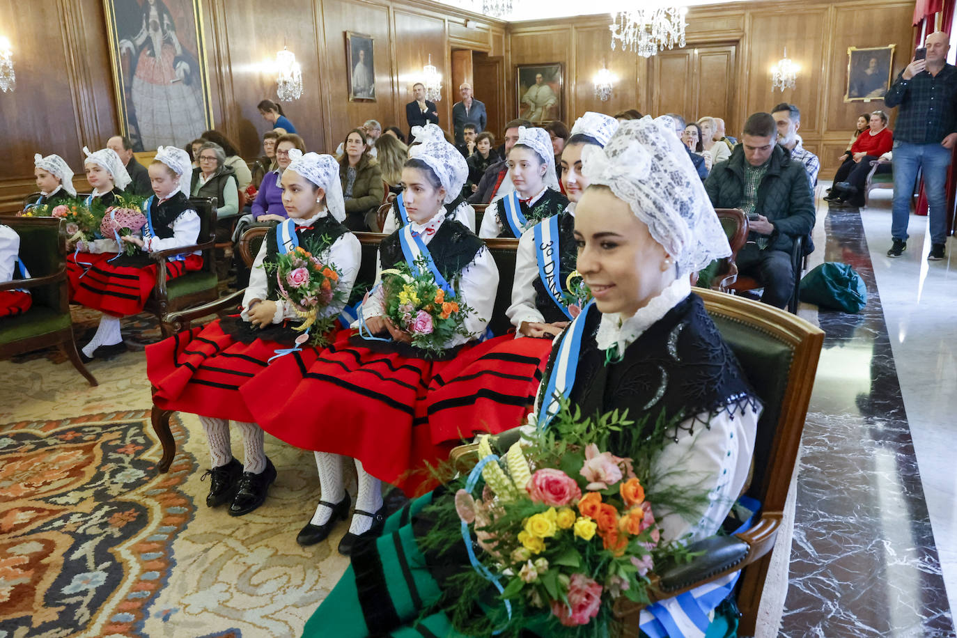 Imposición de bandas a la Xana, Xanina y damas