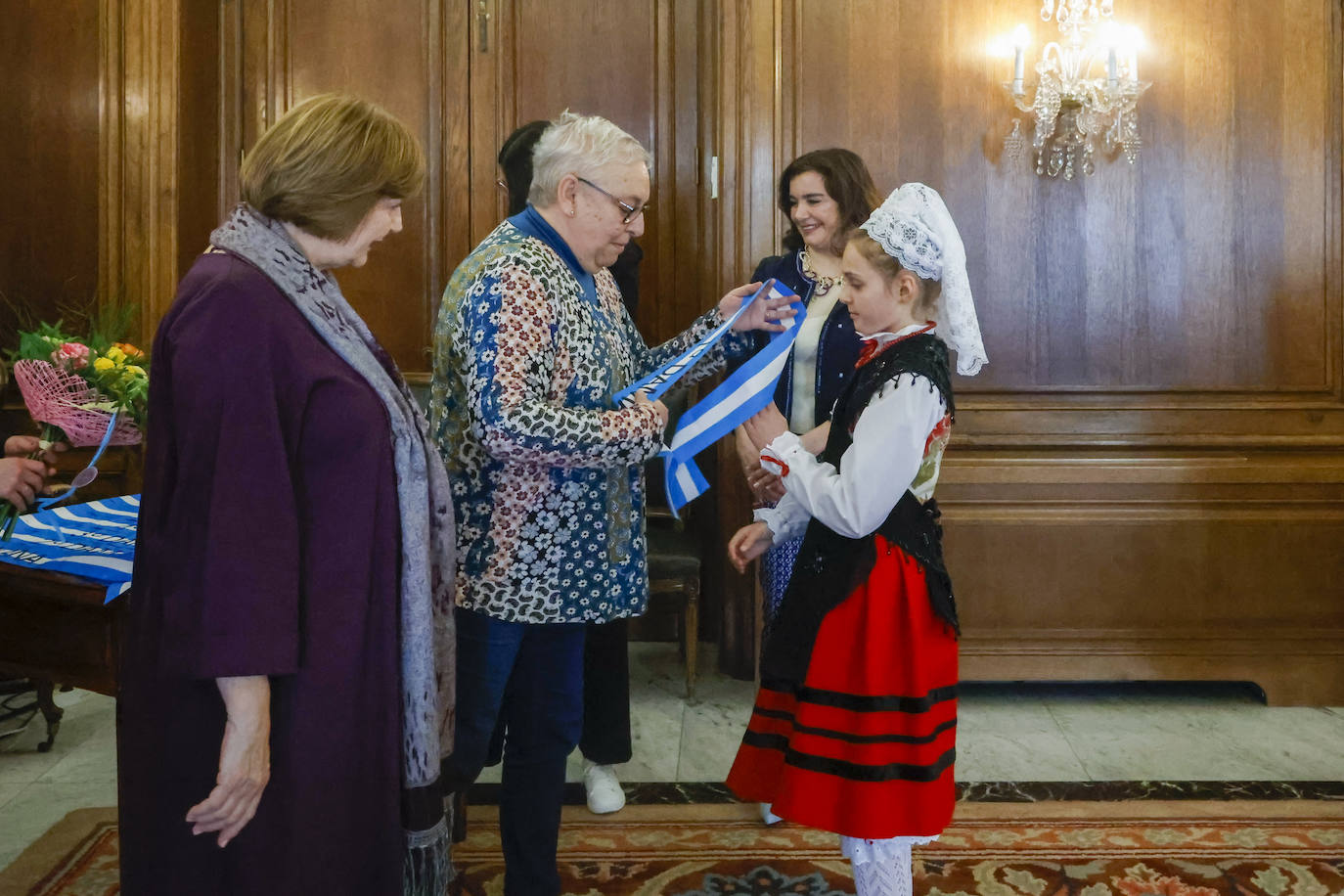 Imposición de bandas a la Xana, Xanina y damas