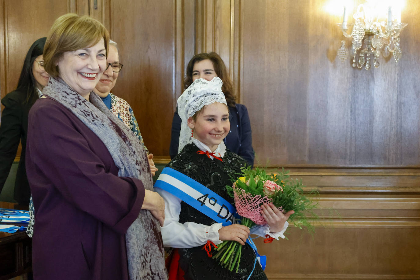 Imposición de bandas a la Xana, Xanina y damas