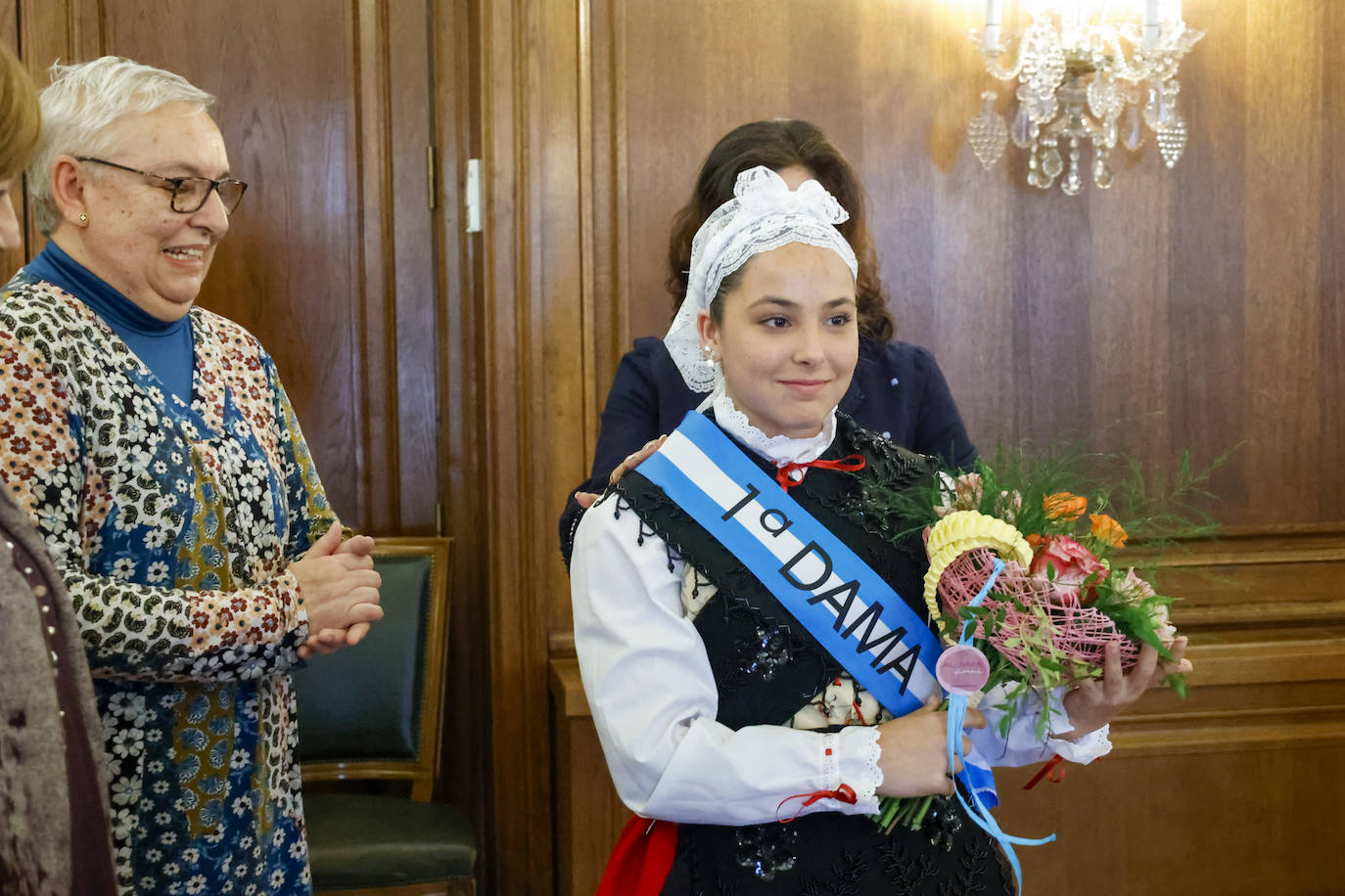 Imposición de bandas a la Xana, Xanina y damas