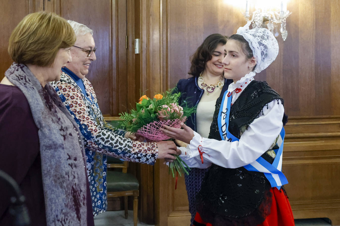 Imposición de bandas a la Xana, Xanina y damas