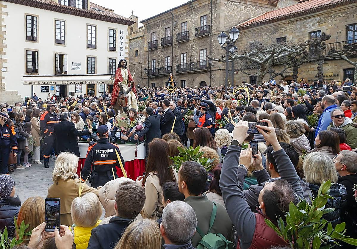 Multitudinario Domingo de Ramos en Gijón