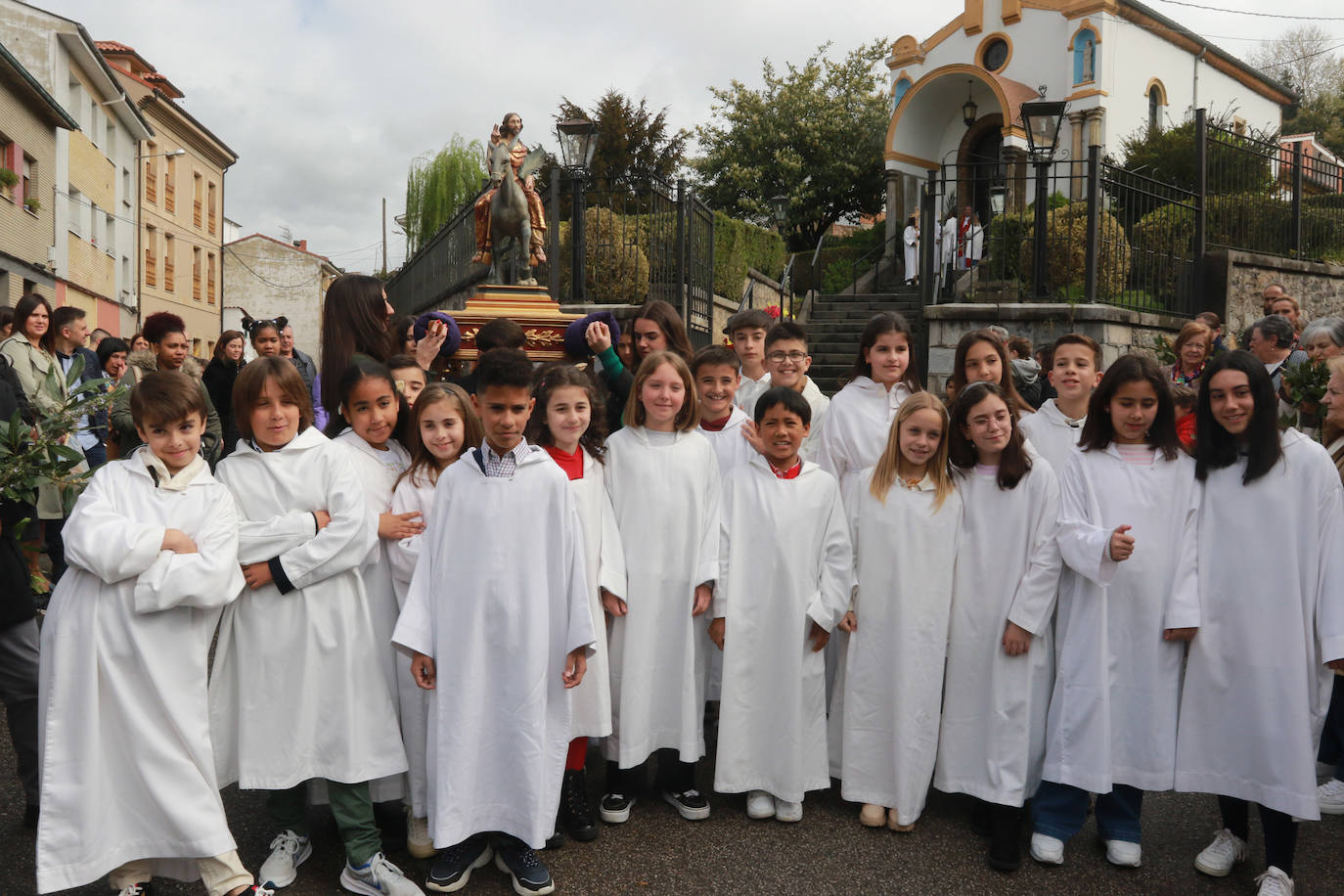 El Domingo de Ramos se celebra con entusiasmo en Pola de Siero