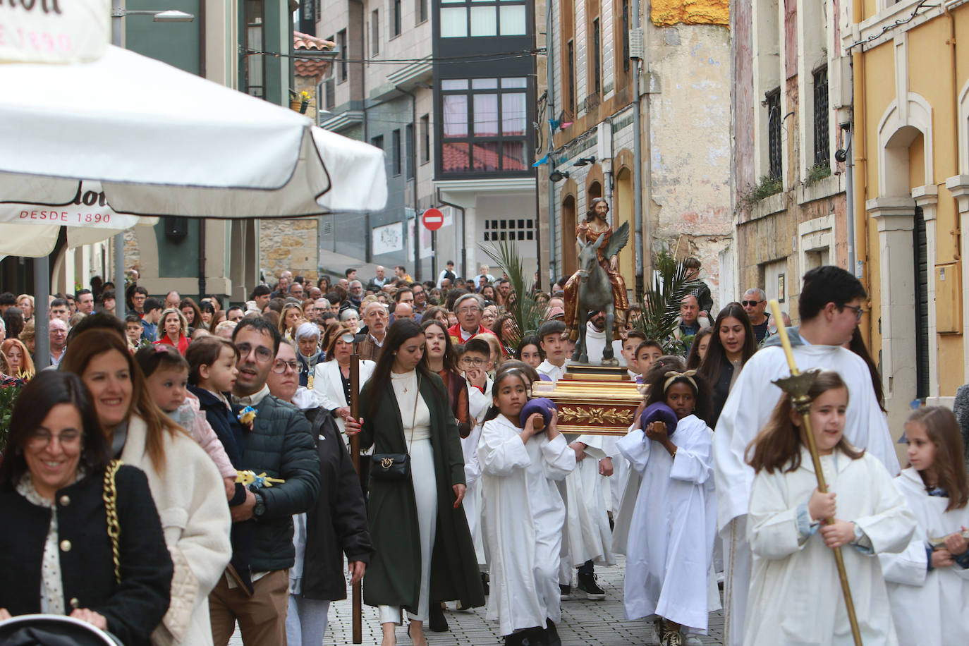 El Domingo de Ramos se celebra con entusiasmo en Pola de Siero
