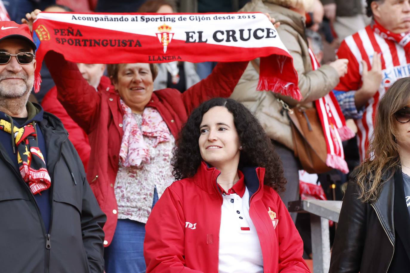 ¿Estuviste en el Sporting - Granada? ¡Búscate en las fotos!