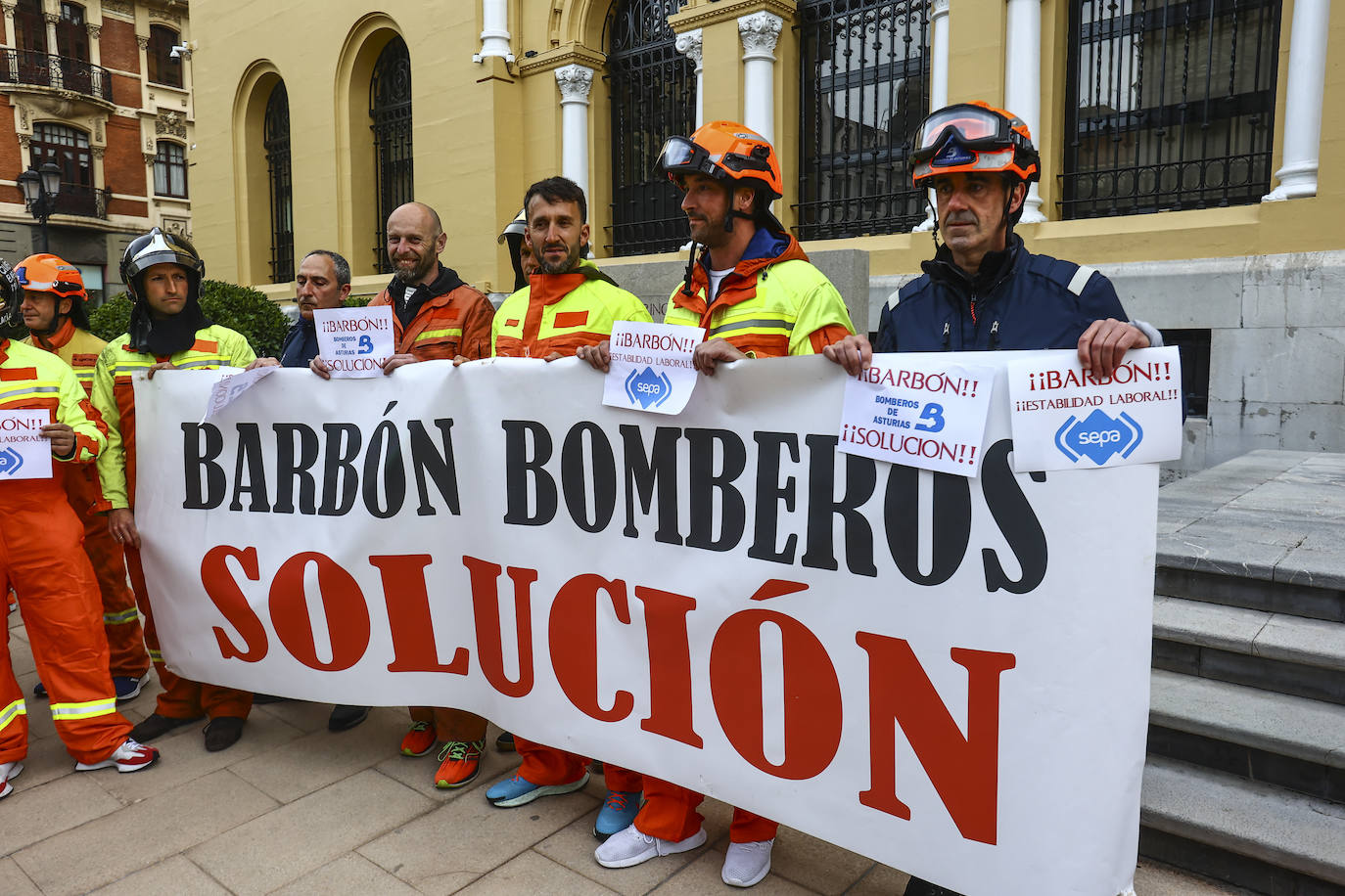 «Asturias no arde, la queman», claman ecologistas, bomberos y ganaderos