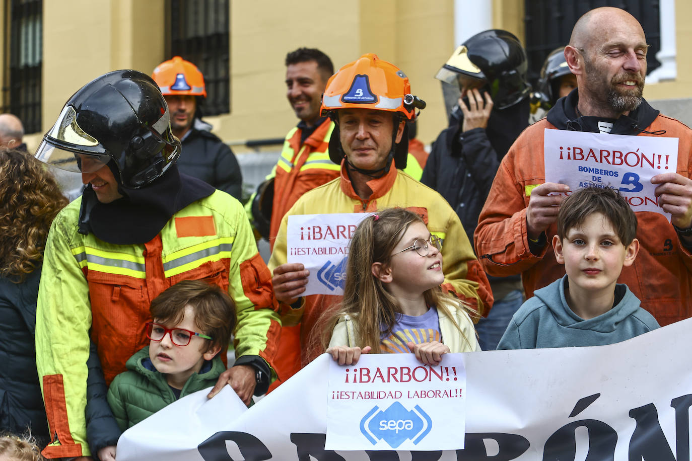 «Asturias no arde, la queman», claman ecologistas, bomberos y ganaderos