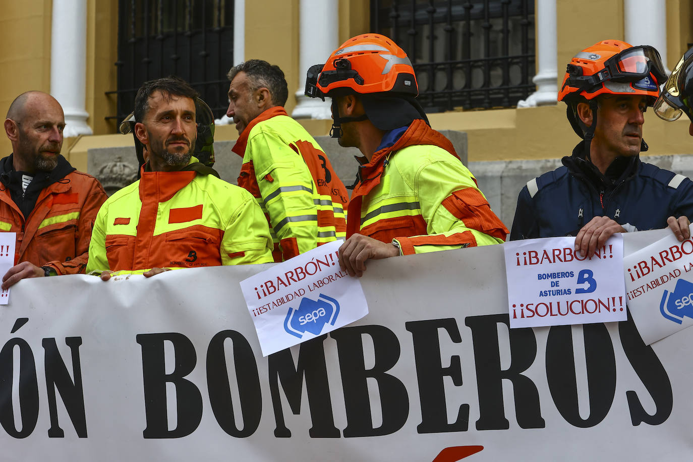 «Asturias no arde, la queman», claman ecologistas, bomberos y ganaderos