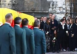 Llegada del féretro con el cuerpo de Dámaso Guillén a la Catedral.