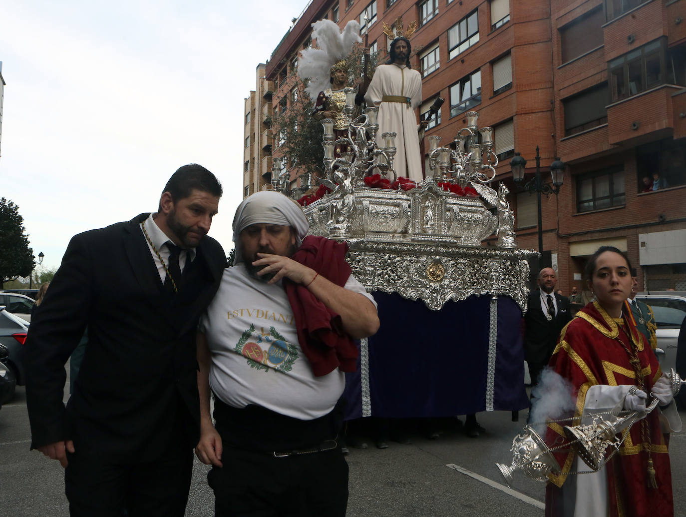 Jesús prendido, un soldado romano y un funcionario judío en el Prendimiento