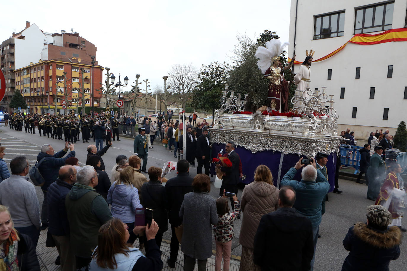 Jesús prendido, un soldado romano y un funcionario judío en el Prendimiento