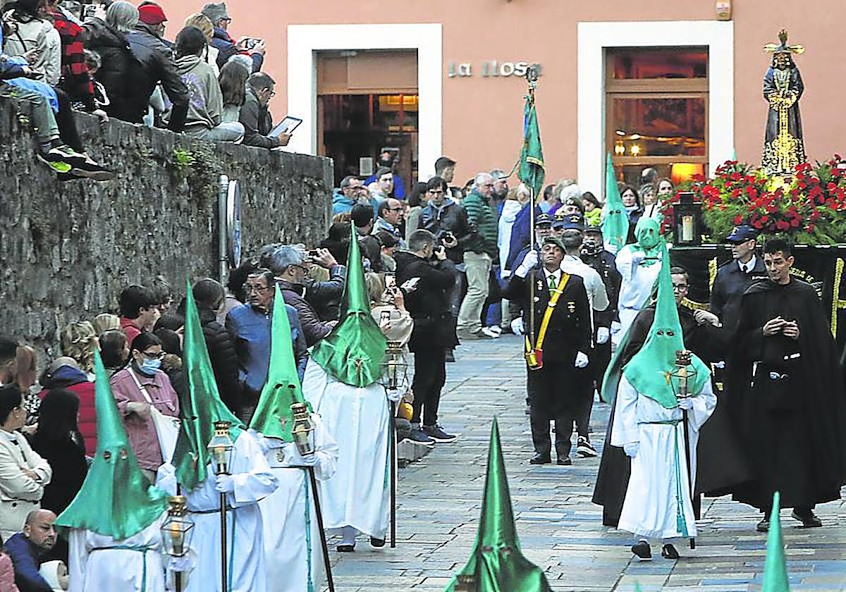 Cornetas y tambores de la hermandad ovetense.