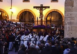 Emoción en Oviedo al recuperar la procesión del Silencio