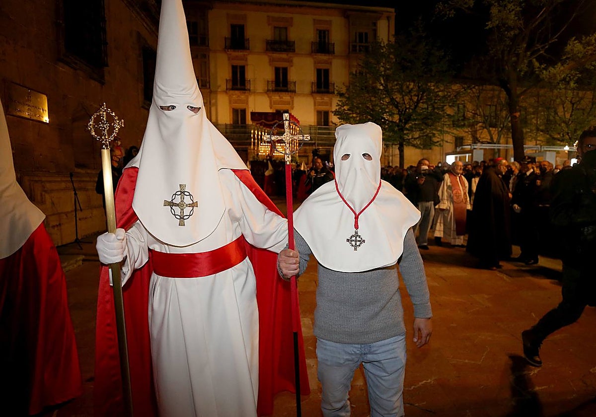 El preso indultado por la Hermandad de Jesús Cautivo en la procesión del pasado año.