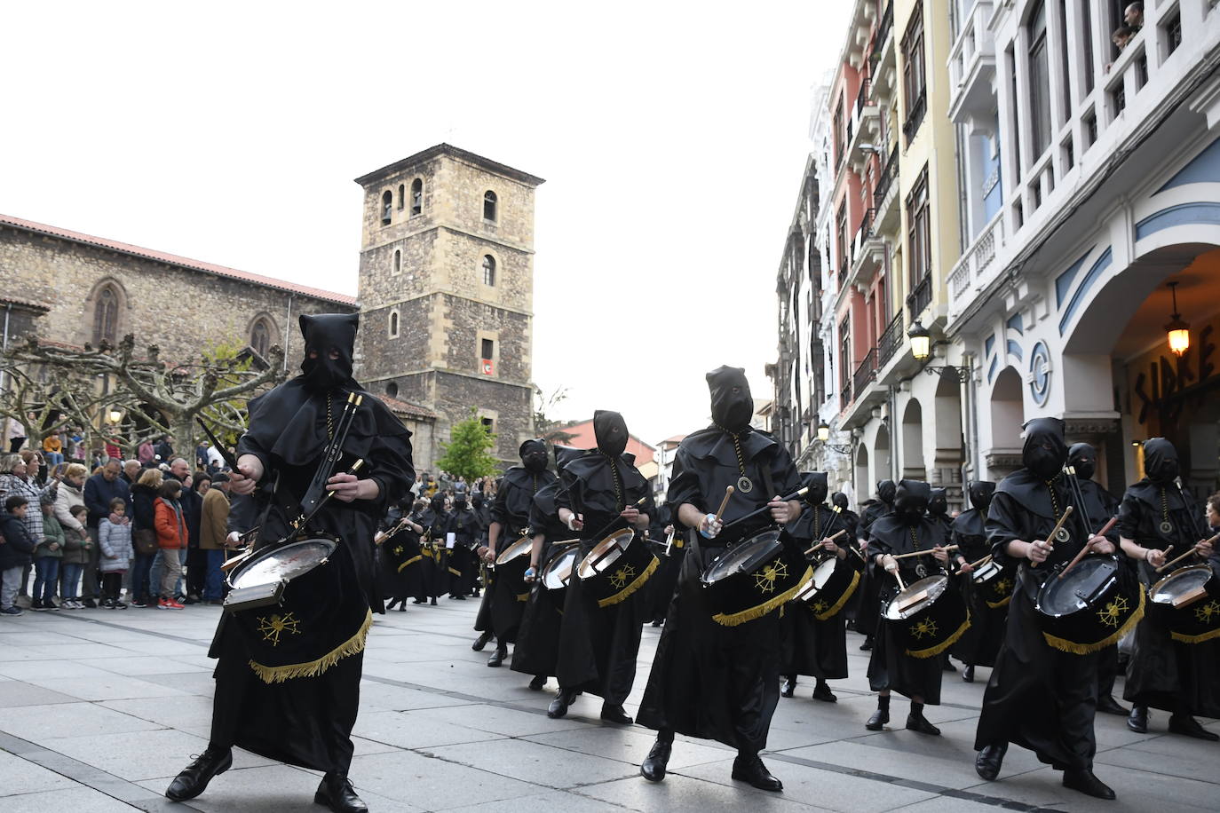 Una multitud arropa al Encuentro en Avilés