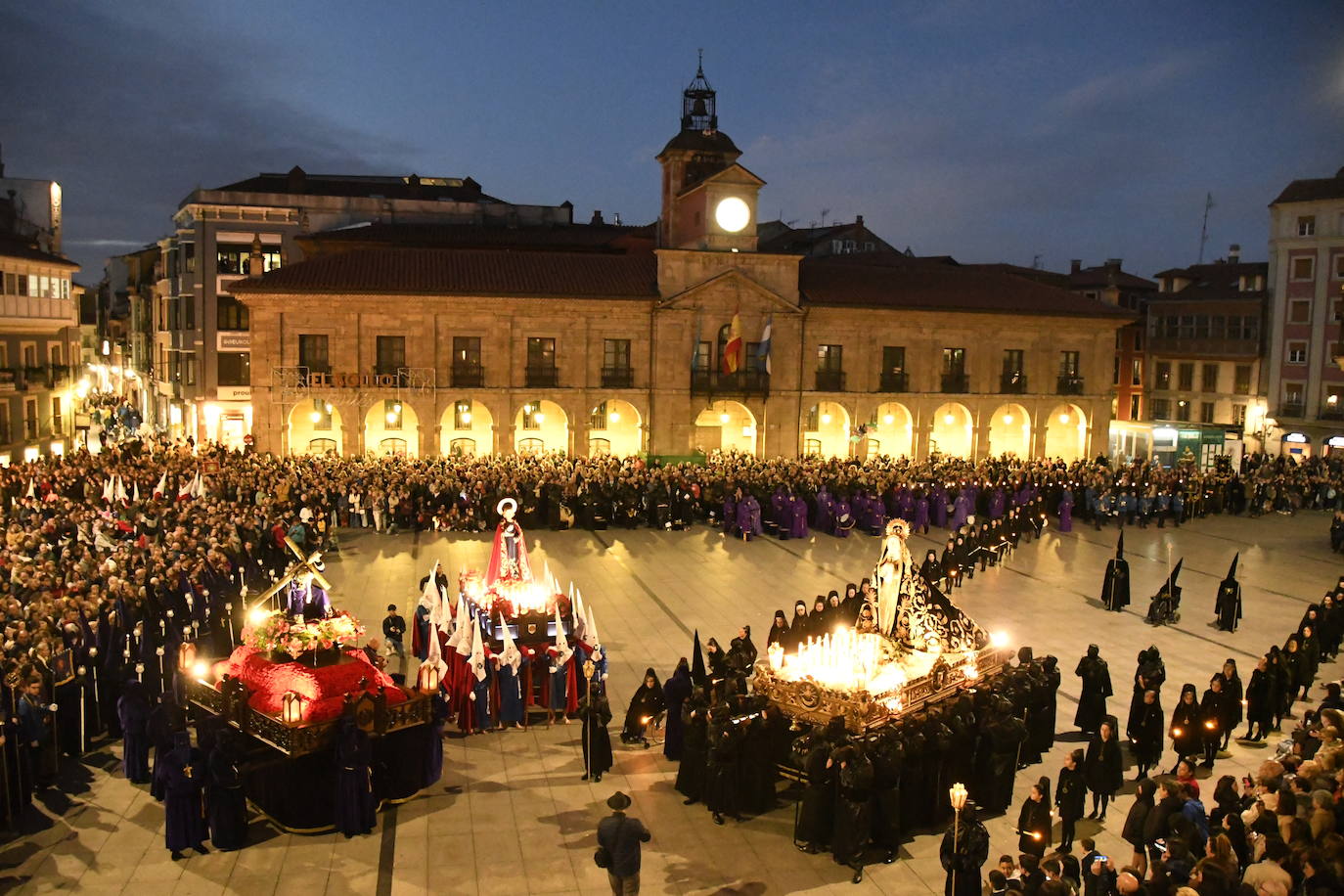 Una multitud arropa al Encuentro en Avilés