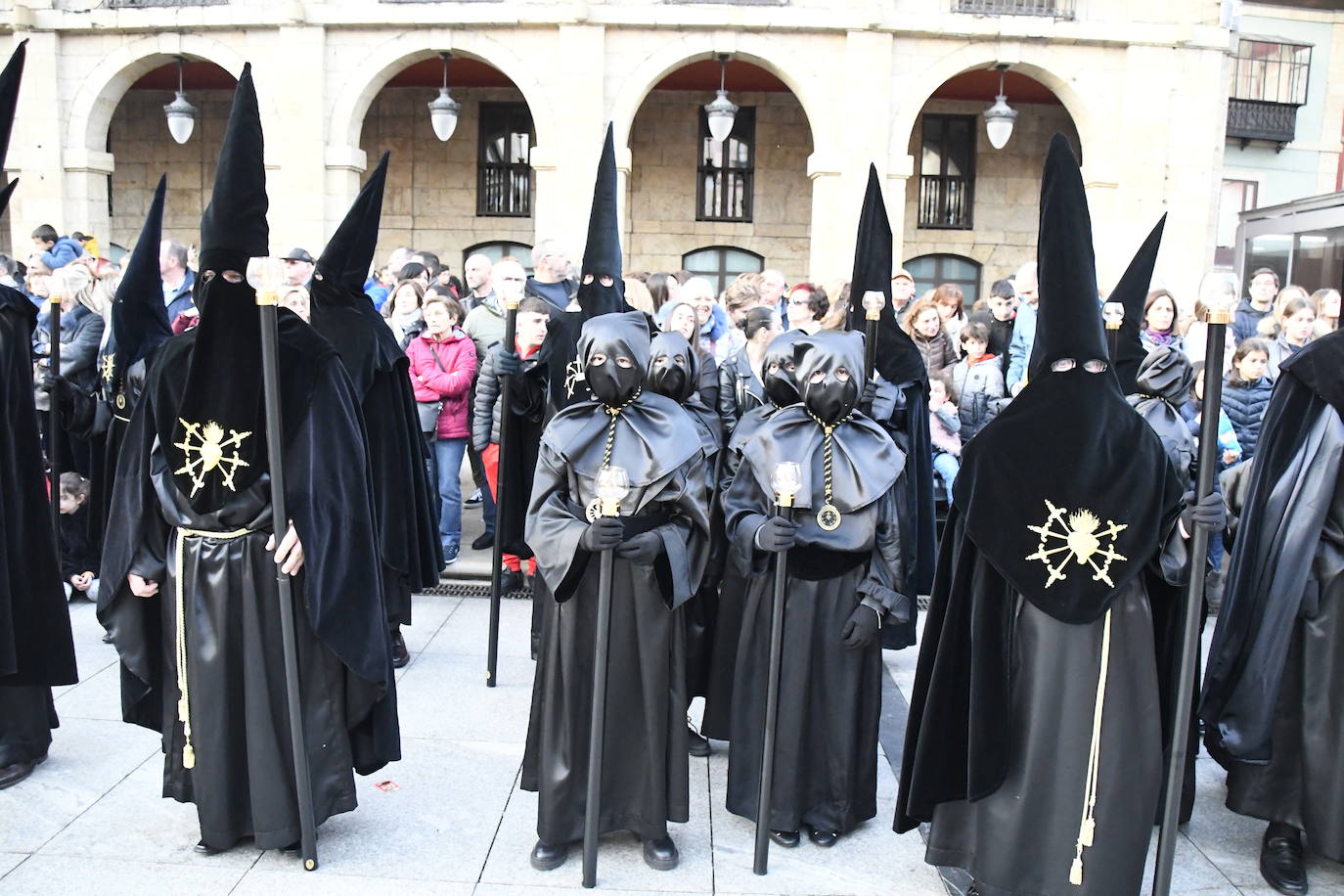 Una multitud arropa al Encuentro en Avilés