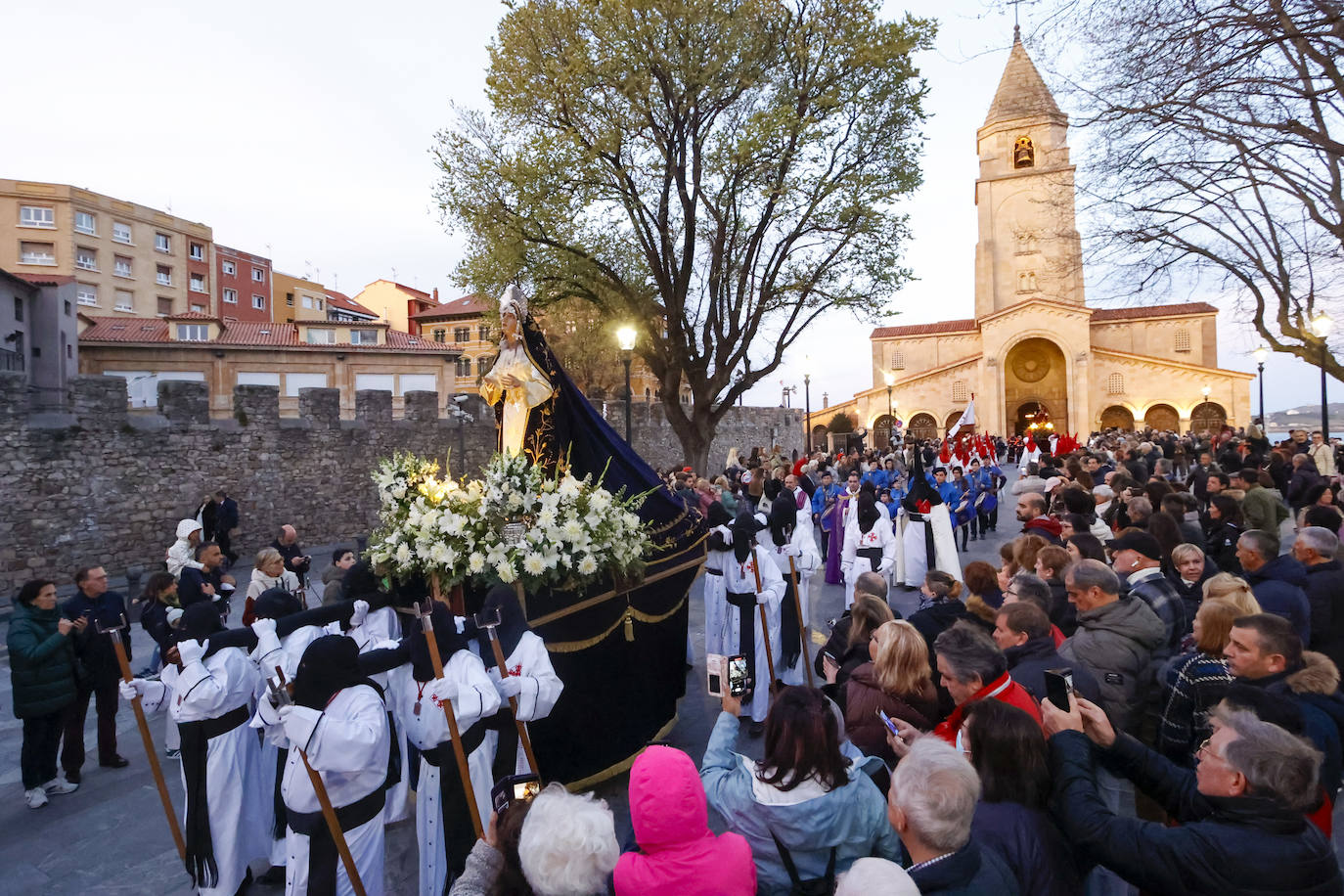 Éxito en Gijón con un Encuentro contra el «laicismo más hostil»