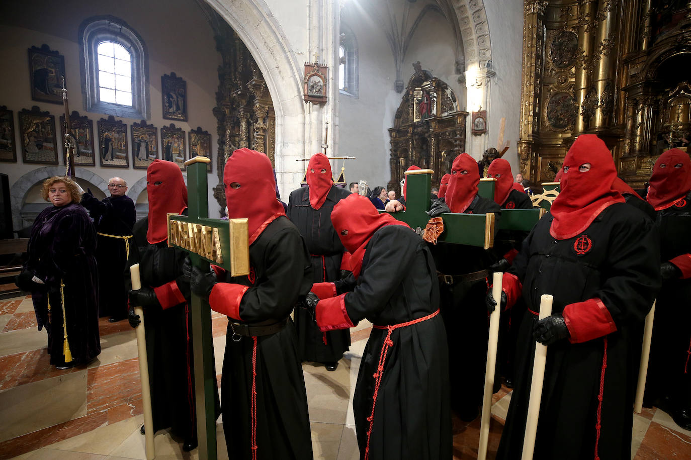 Fervor en Oviedo al paso del Nazareno
