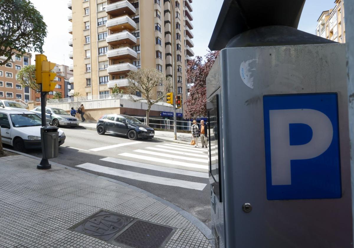 Parquímetro en Pablo Iglesias, actual límite de la ORA, a la altura de Leopoldo Alas, ahora zona blanca.