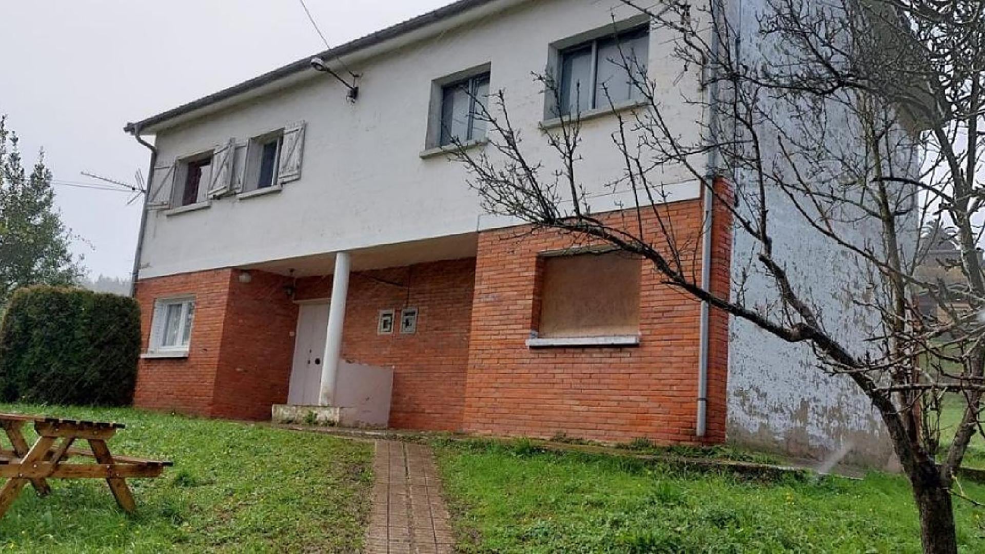 La adecuación de la escuela rural de Naveces empezará el próximo lunes