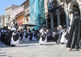 Emoción en Avilés con la Hermandad El Beso de Judas