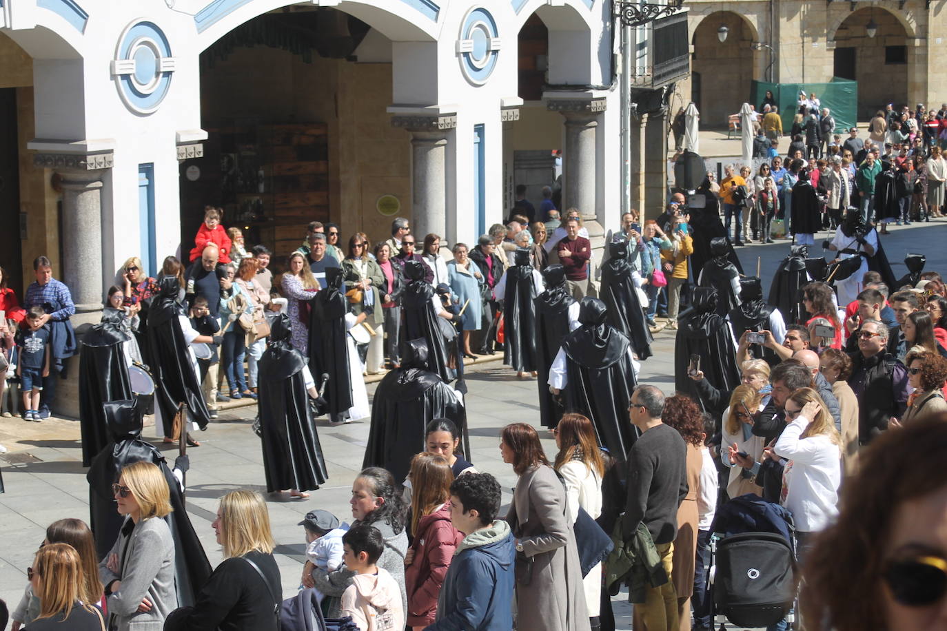 Emoción en Avilés con la Hermandad El Beso de Judas
