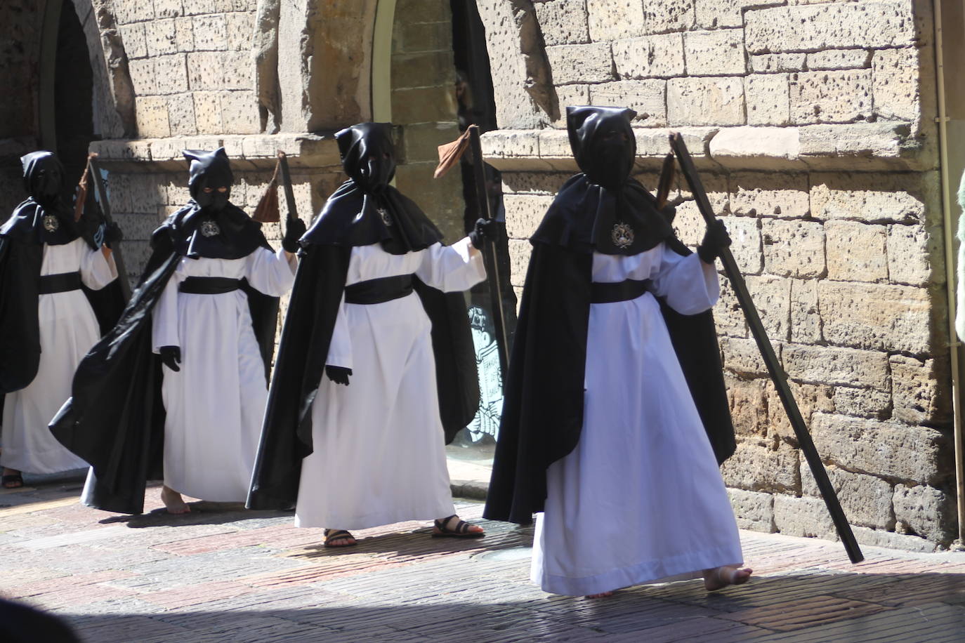 Emoción en Avilés con la Hermandad El Beso de Judas