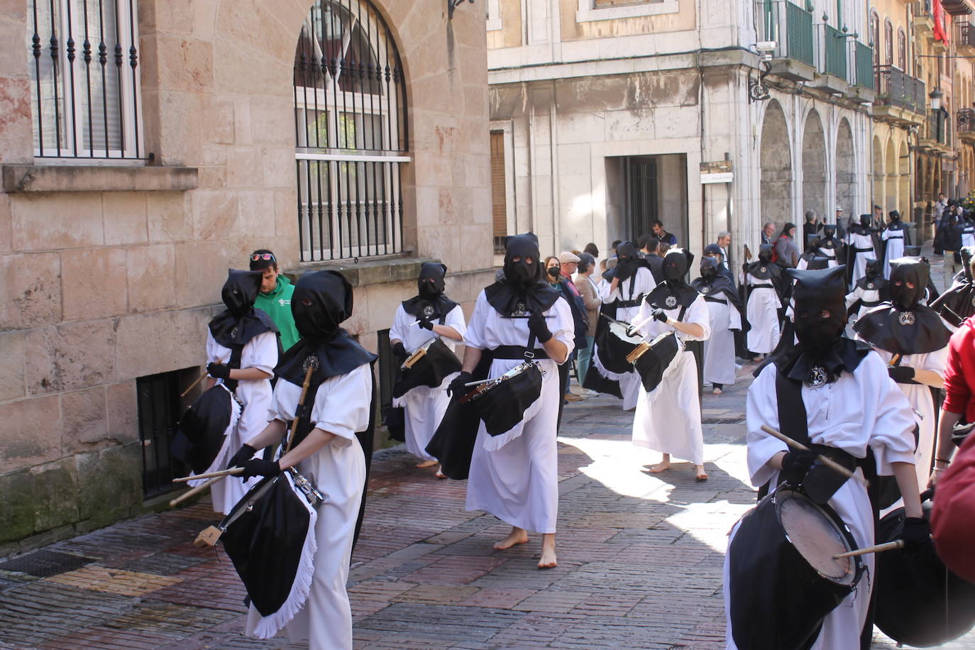 Emoción en Avilés con la Hermandad El Beso de Judas
