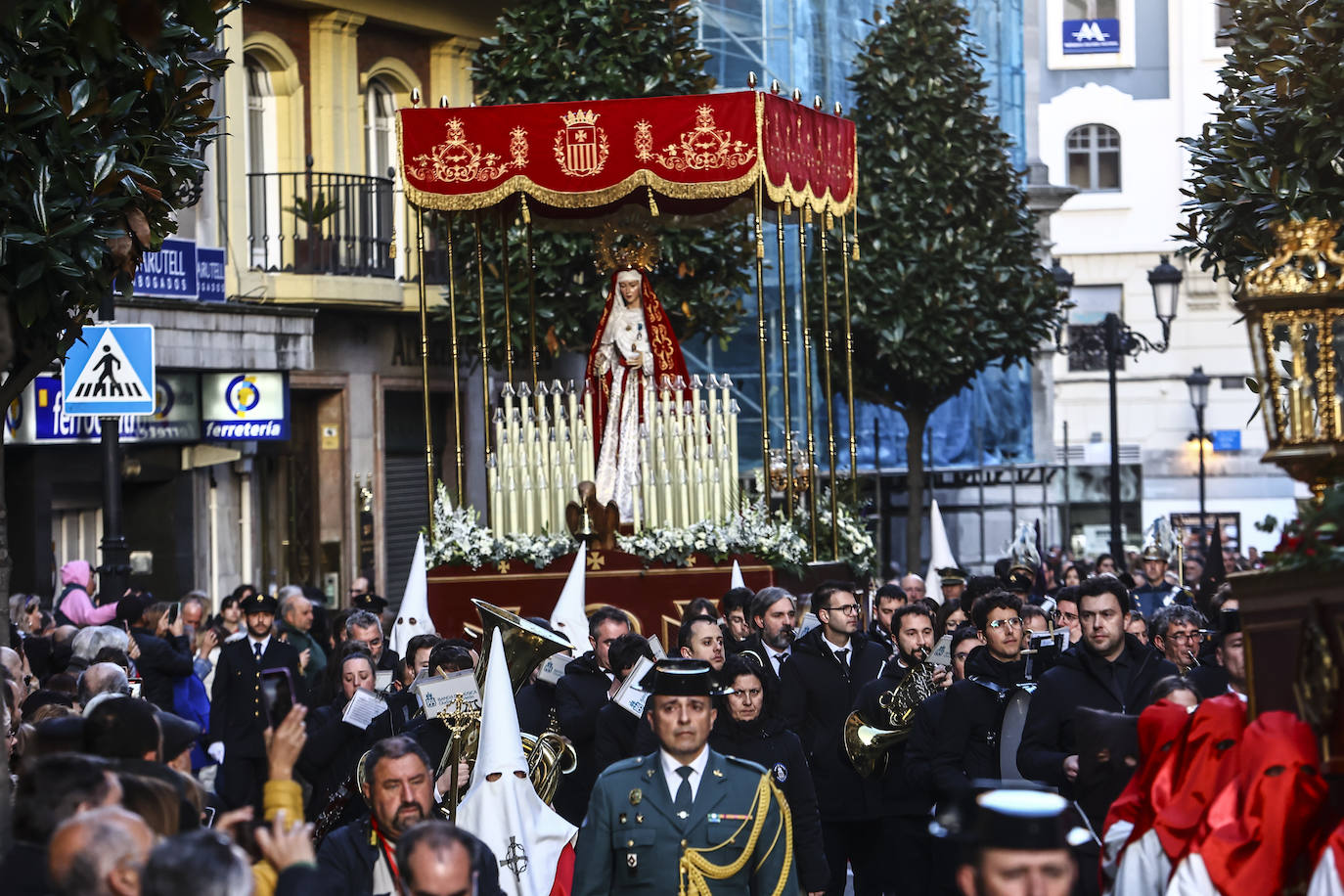 Una multitud en la procesión de la libertad
