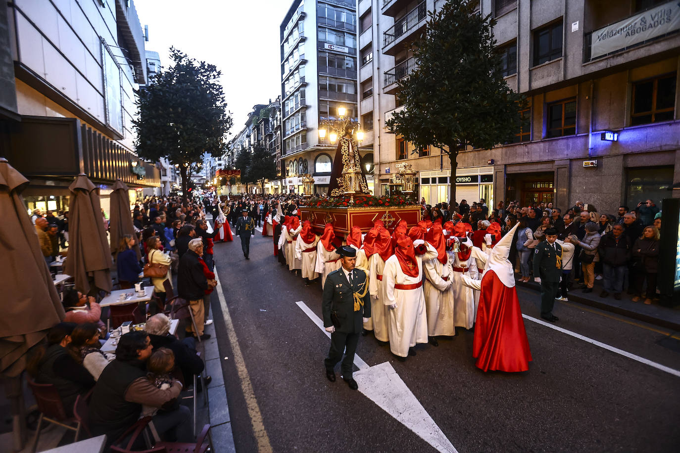 Una multitud en la procesión de la libertad