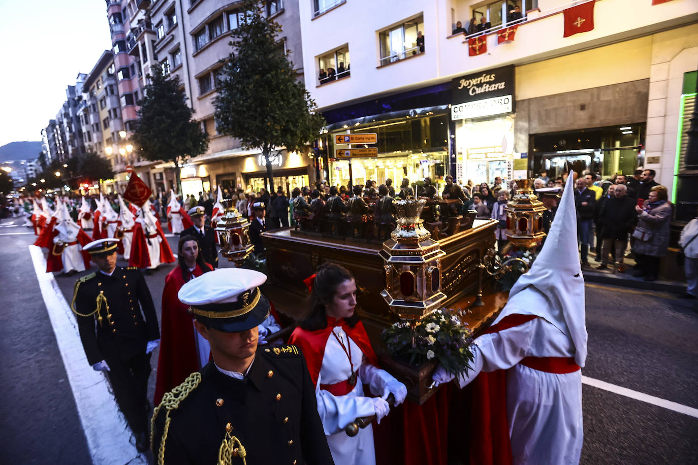 Una multitud en la procesión de la libertad