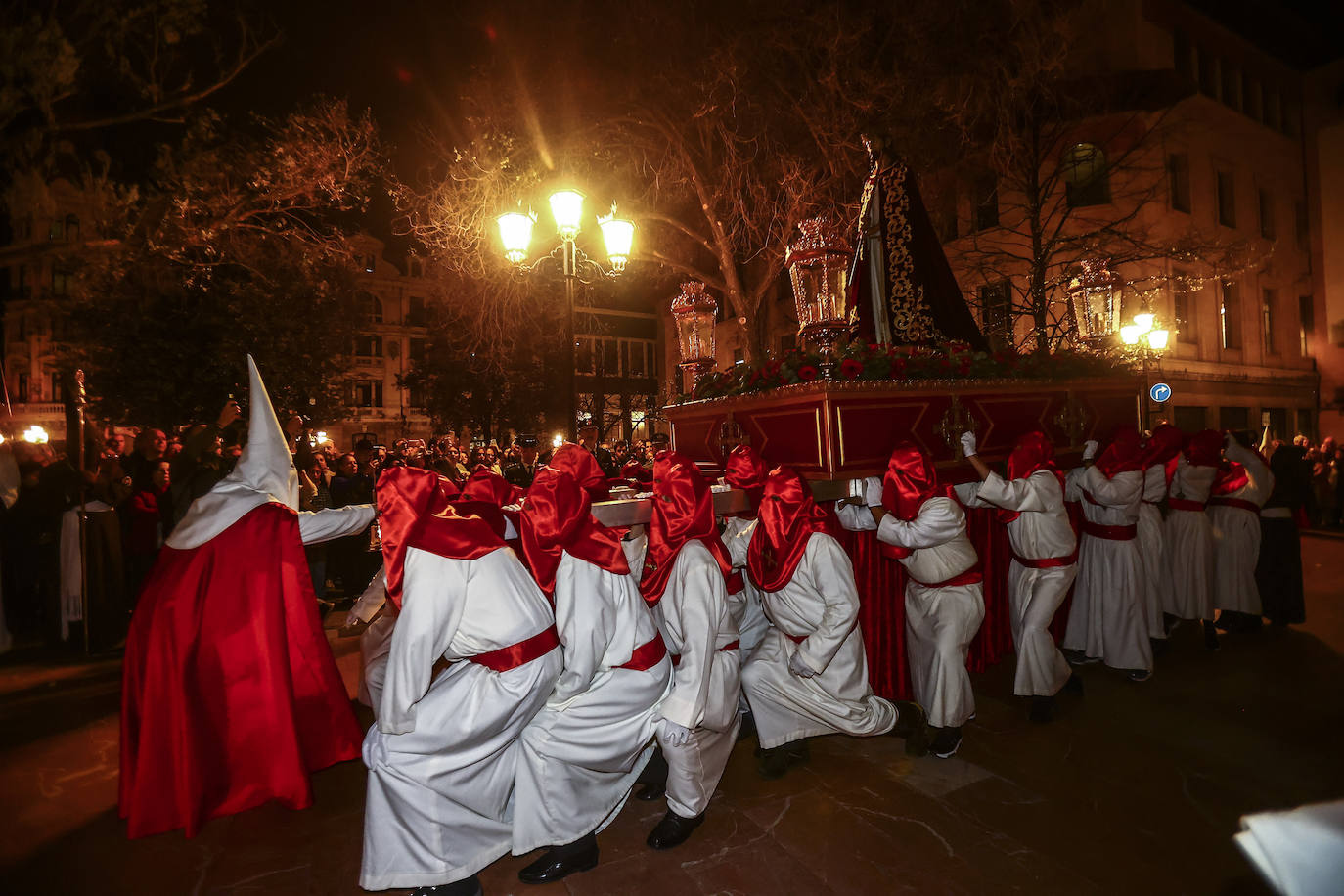 Una multitud en la procesión de la libertad