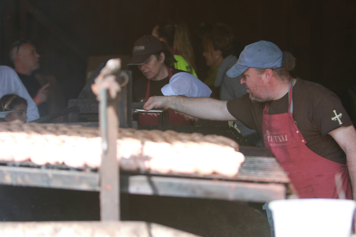 Devoción sidrera en Gijón a ritmo del Sidracrucis