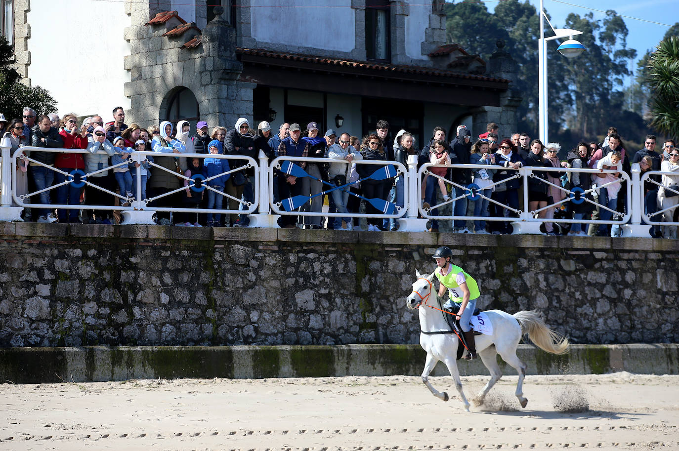 Ribadesella disfruta del espectáculo de las Carreras de Caballos