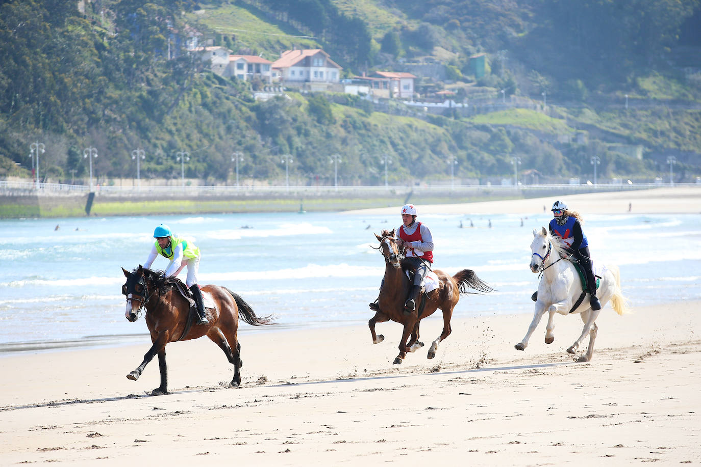 Ribadesella disfruta del espectáculo de las Carreras de Caballos