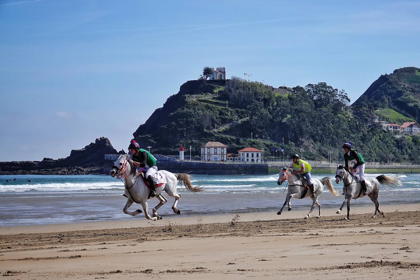 Ribadesella disfruta del espectáculo de las Carreras de Caballos