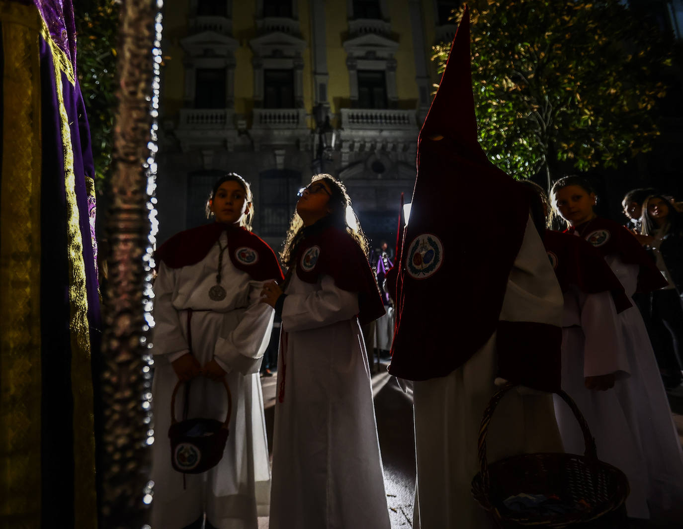 La Madrugá conmueve a los fieles en Oviedo