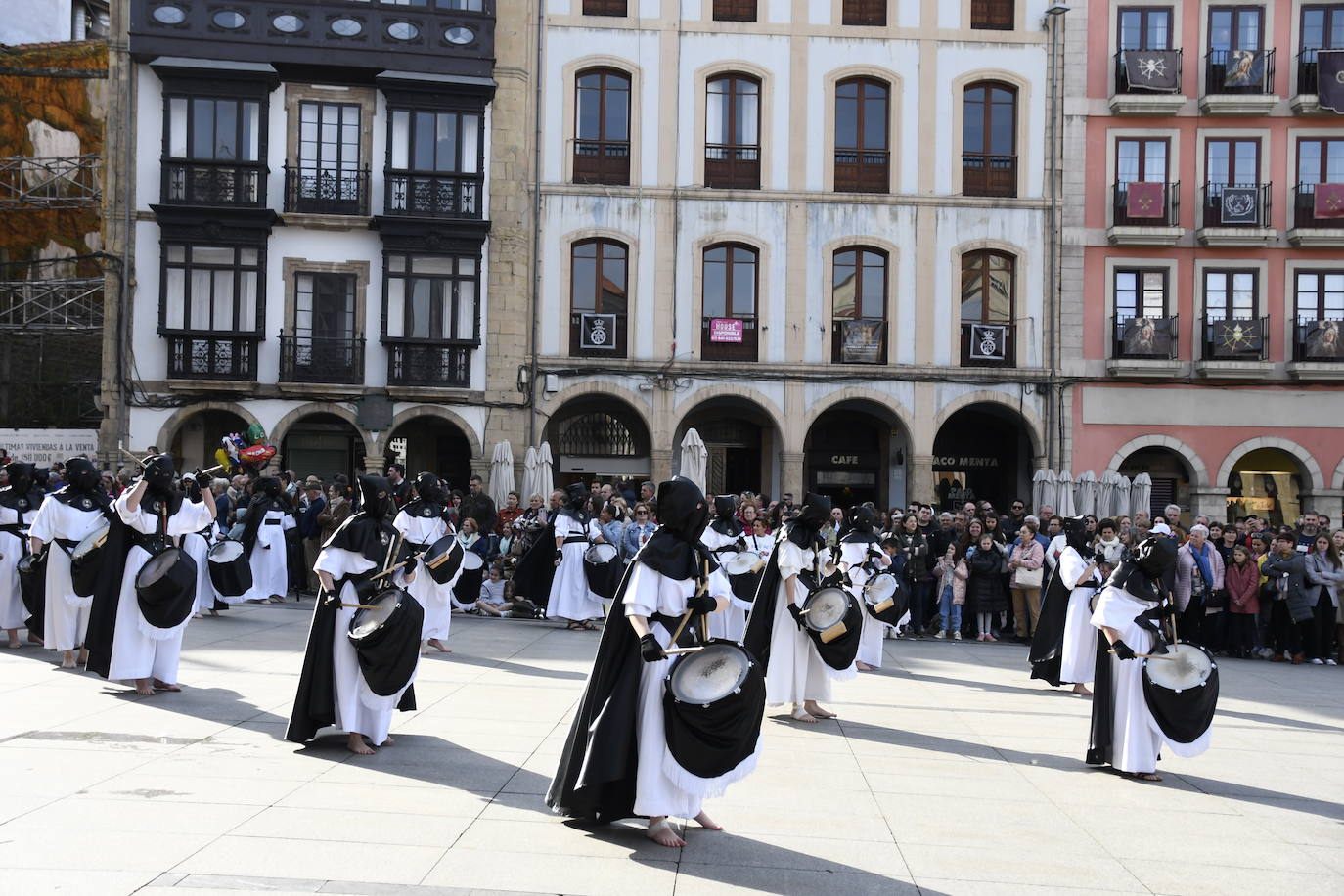 Devoción en Avilés por el Santo Entierro
