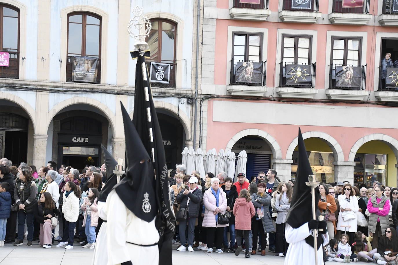 Devoción en Avilés por el Santo Entierro