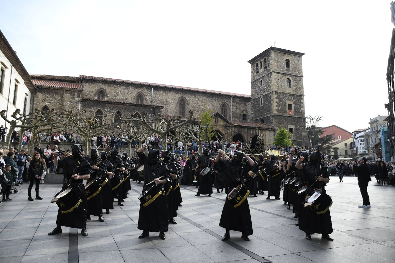 Devoción en Avilés por el Santo Entierro