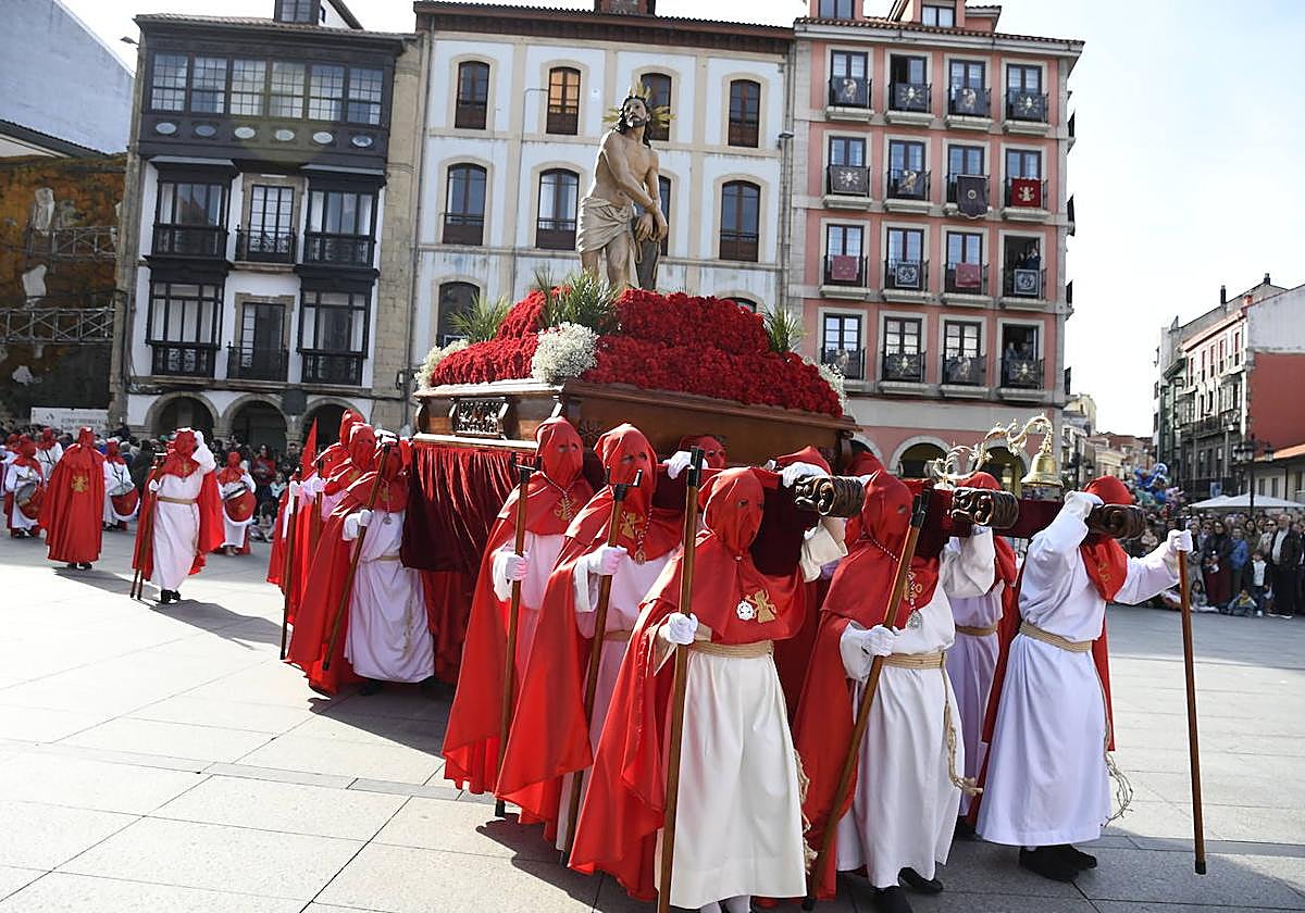 Devoción en Avilés por el Santo Entierro