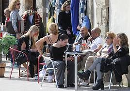 Terrazas llenas en Gijón el pasado mes de marzo.